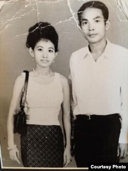 지난 1975년 캄보디아에서 찍은 아렌스 부모 사진.