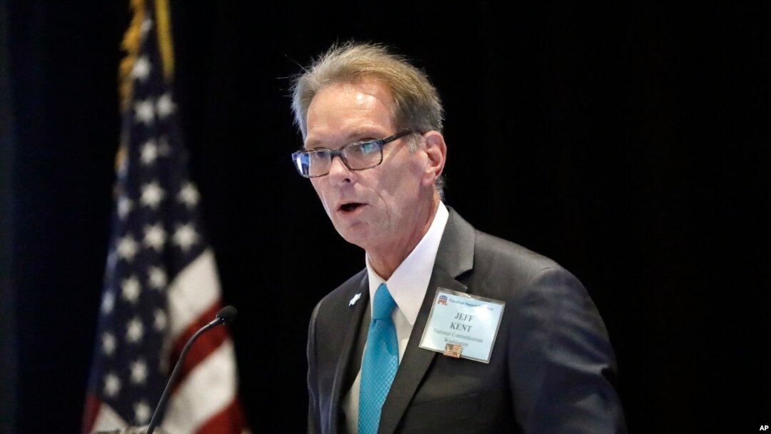 Republican National Committee National Committeeman Jeff Kent leads a session of the standing committee on rules at the Republican National Committee summer meeting, Aug. 24, 2017, in Nashville, Tennessee.