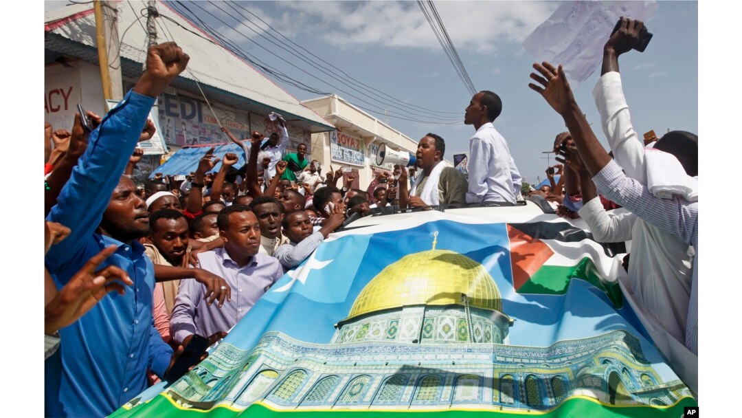 Somalis protest against President Donald Trump's decision to recognize Jerusalem as the capital of Israel, in Mogadishu, Somalia Dec. 8, 2017.