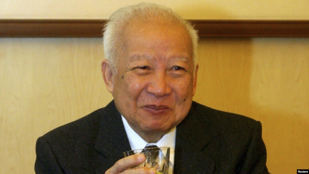 Cambodian King Norodom Sihanouk holds a glass during a meeting with Chinese State Councilor Dai Bingguo (not seen) in Beijing, October 30, 2006.