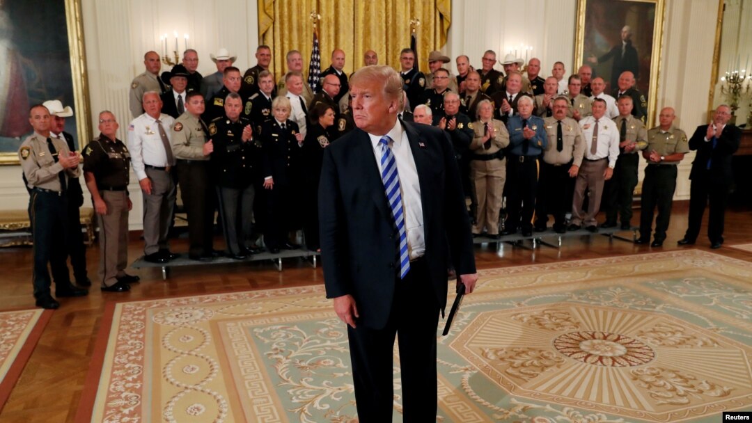 U.S. President Donald Trump approaches the news media to listen to a question about an anonymous op-ed from The New York Times after he held a gathering with sheriffs from across the U.S. in the East Room at the White House in Washington, Sept. 5, 2018. 