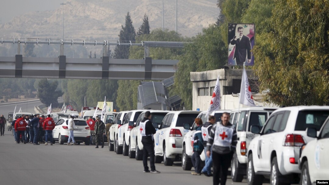 A convoy consisting of Red Cross, Red Crescent and United Nation (UN) gather before heading towards to Madaya from Damascus, and to al Foua and Kefraya in Idlib province, Syria, Jan. 11, 2016. 
