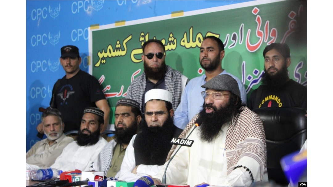 Syed Salahuddin addressing news conference in Muzafarabad, capital of Pakistani-controlled Kashmir, July 1, 2017. (VOA photo)