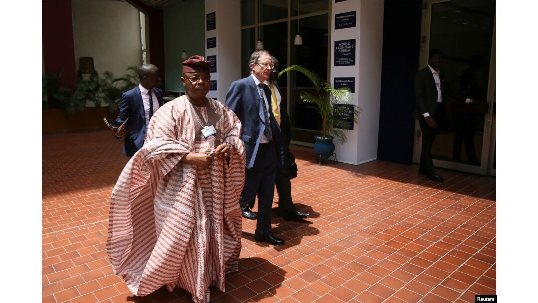 Oba Otudeko (2nd L), chairman of Nigeria's Honeywell Group, arrives for the World Economic Forum on Africa (WEFA) in Abuja, May 7, 2014.