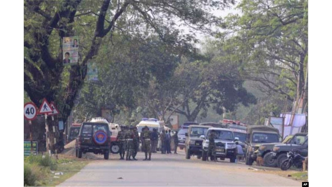 Bangladeshi troops cordon off the area during an ongoing military raid on a building where armed militants are holed up in the city of Sylhet, eastern Bangladesh, March 27, 2017.
