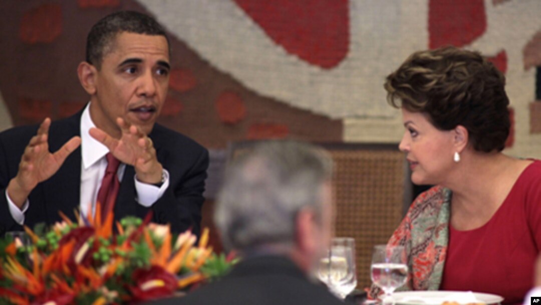 U.S. President Barack Obama, left, speaks during lunch with Brazil's President Dilma Rousseff at Itamaraty Palace in Brasilia, Brazil, Saturday March 19, 2011.