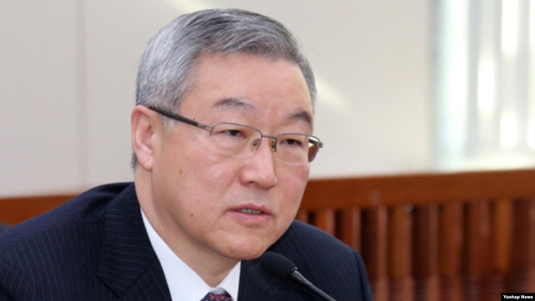 6일 한국 국회 외통위에서 대북문제 관련 질의에 답변하는 김성환 외교통상부 장관
