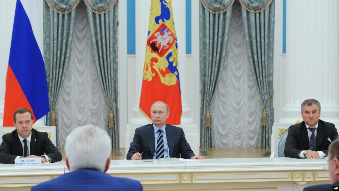 From left: Premier Dmitry Medvedev, Russian President Vladimir Putin, Vyacheslav Volodin, the Kremlin's deputy chief of staff, meet with leaders of parties elected to the parliament in Moscow's Kremlin, Russia, Sept. 23, 2016. 