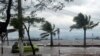 Đường phố bị ngập nước sau khi bão Haiyan đổ bộ vào thành phố Hạ Long, tỉnh Quảng Ninh, ngày 11/11/2013.