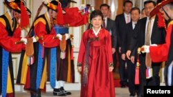 South Korea's new president, Park Geun-Hye, arrives for an official dinner at the presidential Blue House in Seoul, Feb. 25, 2013.