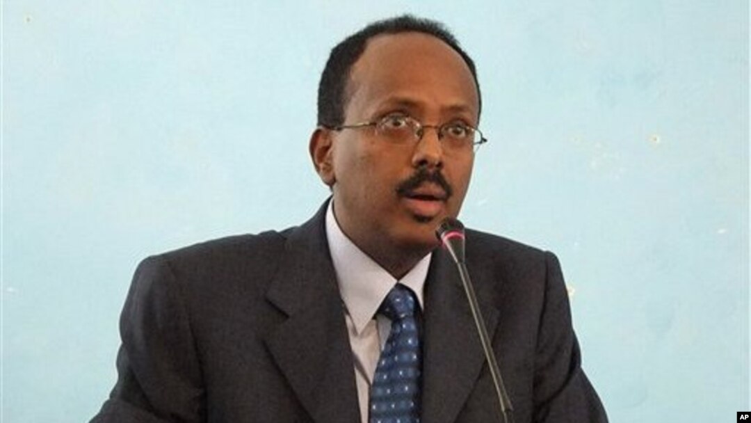 Somali Prime Minister Mohamed Abdullahi Mohamed addresses officials after his swearing-in ceremony at the presidential residence in Mogadishu, Somalia, 1 Nov. 2010