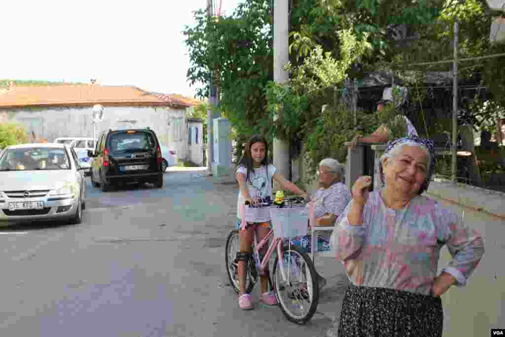 “Qishlog‘imizga O‘zbekistondan kelganlar asos solgan ekan, lekin hozir bizda o‘zbeklar yo‘q”, – deydi bu onaxon
