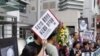 香港支持中国民主的组织“天安门母亲运动”9月6日在中联办前示威