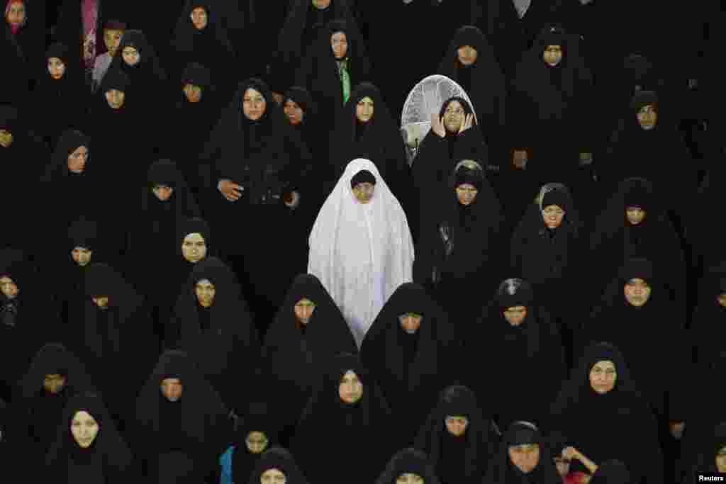 Shi&#39;ite pilgrims gather at Imam Moussa al-Kadhim shrine to mark his death anniversary in Baghdad&#39;s Kadhimiya district, Iraq. Every year, thousands of Shi&#39;ite pilgrims gather at the shrine to commemorate the death of Imam Moussa al-Kadhim, one of the 12 imams of Shi&#39;ite.