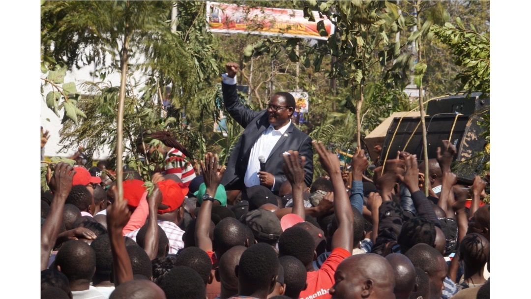 FILE - Opposition Malawi Congress Party leader Lazarus Chakwera addresses the protesters in Blantyre, July 25, 2019. (Lameck Masina/VOA)