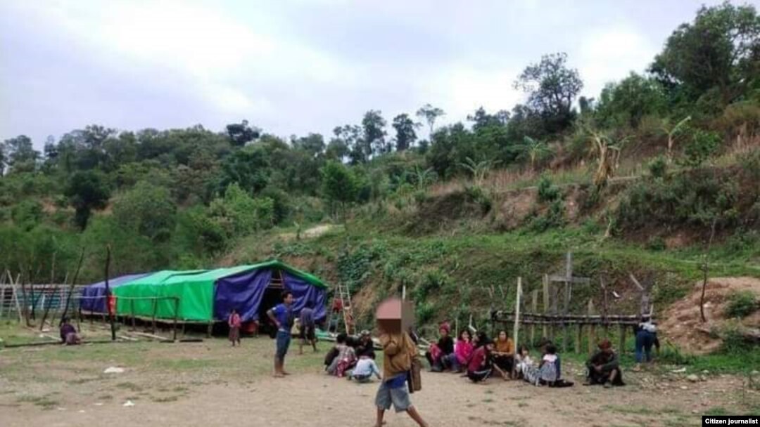 ချင်းပြည်နယ် မင်းတပ်မြို့က စစ်ဘေးရှောင်တချို့၊ ယခင်ပုံဟောင်း။ (ဓာတ်ပုံ - CJ) 