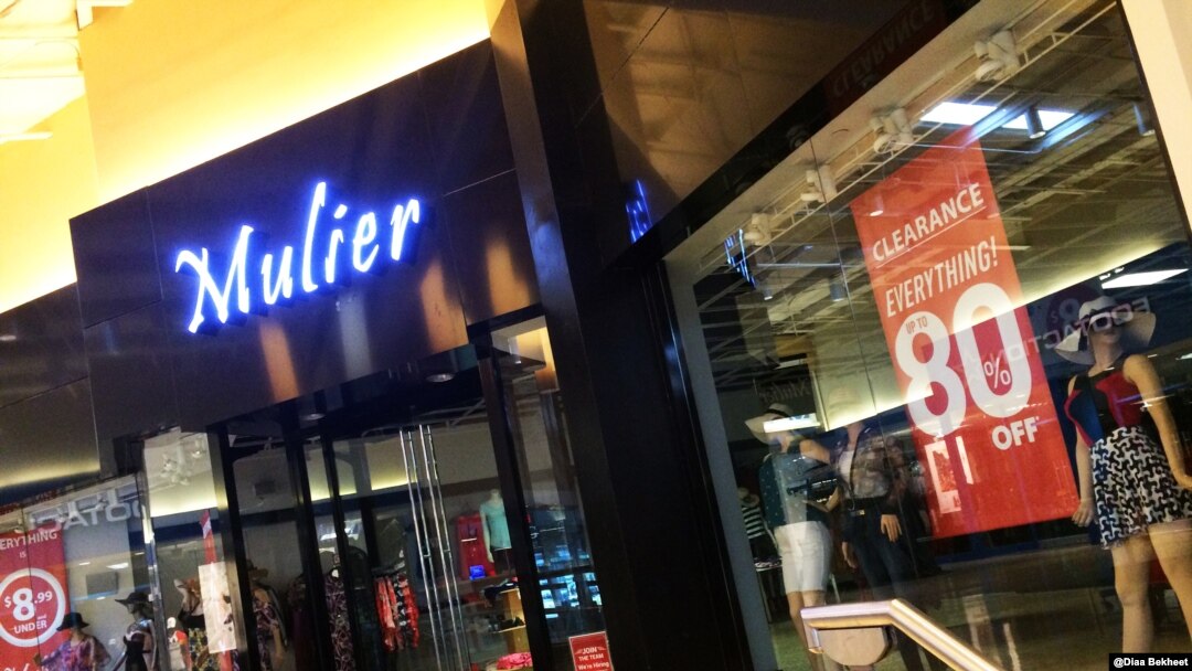 A store in Virginia is offering up to 80 percent discounts to customers. (Photo: Diaa Bekheet)
