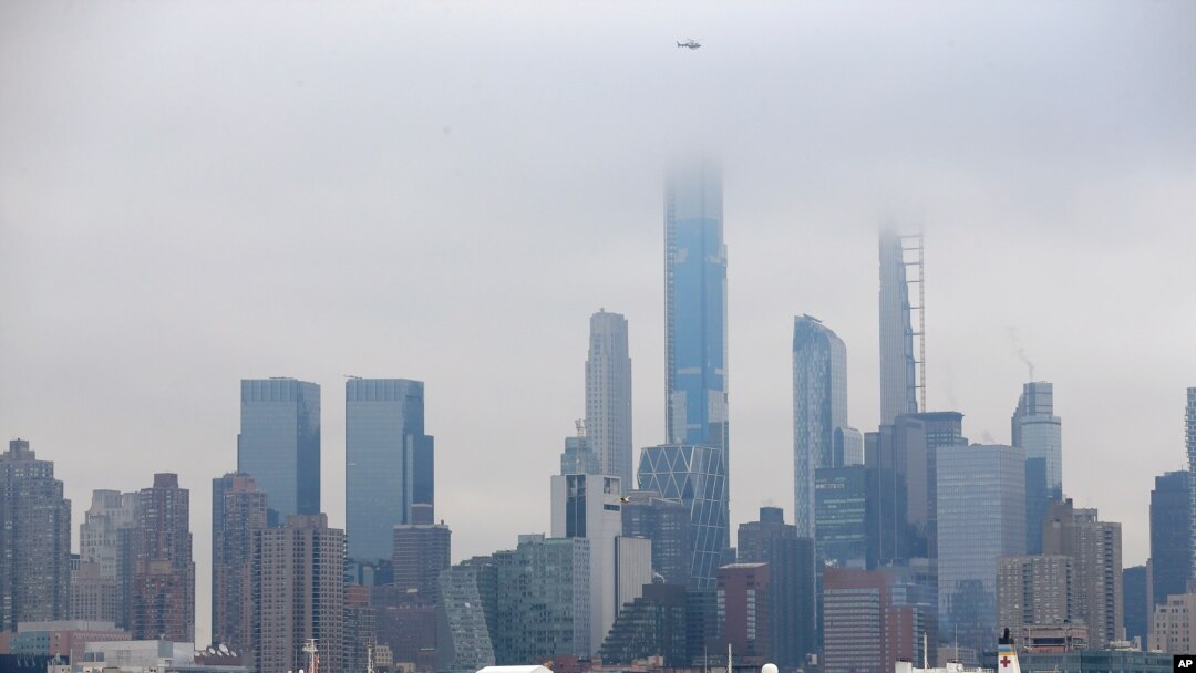 The Navy hospital ship USNS Comfort passes the Manhattan skyline on its way to docking in New York, March 30, 2020. 