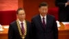 中国领导人习近平在全国抗击新冠肺炎疫情表彰大会上给钟南山授勋。（2020年9月8日）