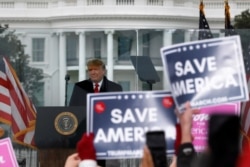 Prezident Donald Tramp tarafdorlari oldida nutq so'zlamoqda, Vashington, 2021-yil, 6-yanvar.