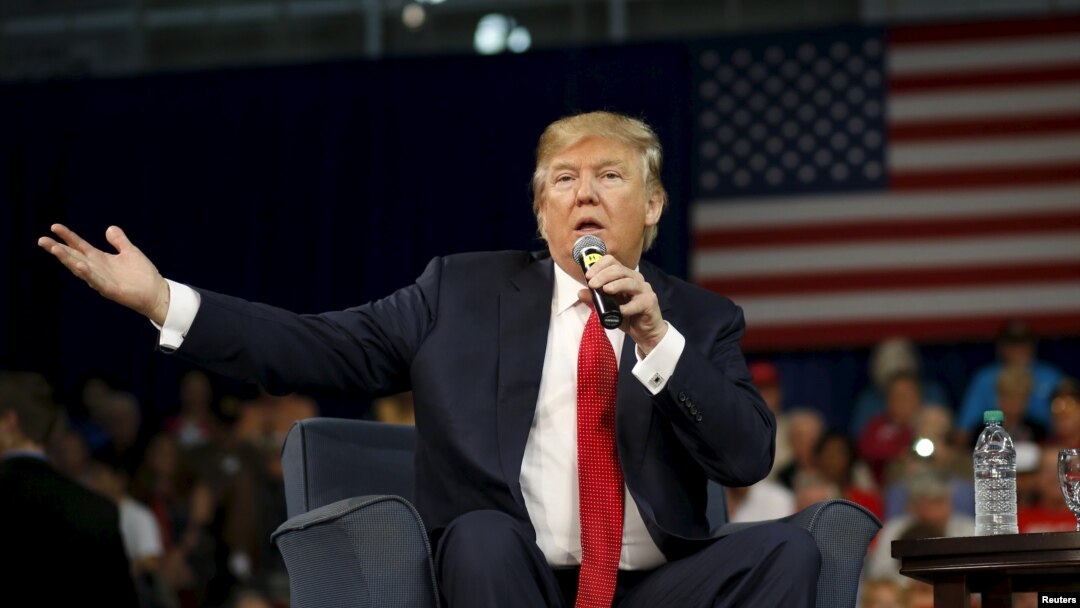 Republican presidential candidate Donald Trump addresses the crowd during a forum in Aiken, S.C., Dec. 12, 2015. 