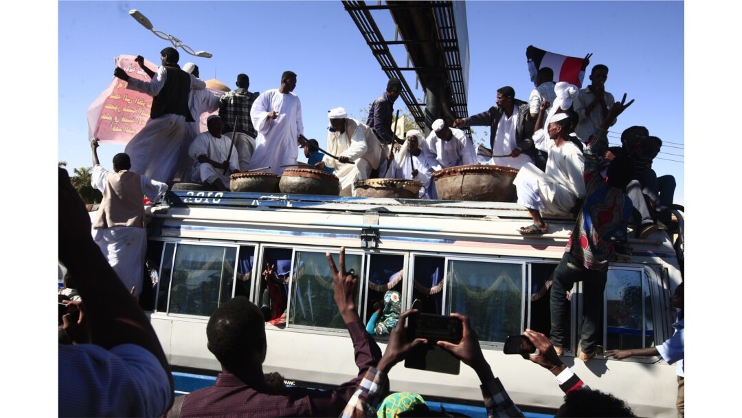 Sudanese protesters rally in front of a court in Omdurman near the capital Khartoum, Dec. 30, 2019, during the trial of intelligence agents for the death of teacher Ahmed Al-Khair while in custody of intelligence services.