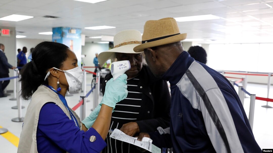Haitians cross from the Dominican Republic into Malpasse, Haiti, March 17, 2020. Haitian authorities shut down the country's border with the Dominican Republic on Monday as a precaution against the spread of the new coronavirus.