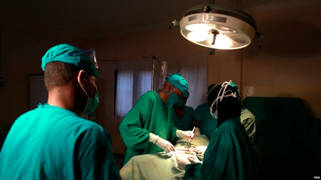 FILE - Doctors are seen operating on a cancer patient at a Nairobi hospital. According to health officials, most cancer cases in Kenya are diagnosed only at an advanced stage. (Photo - Rael Ombuor/VOA)